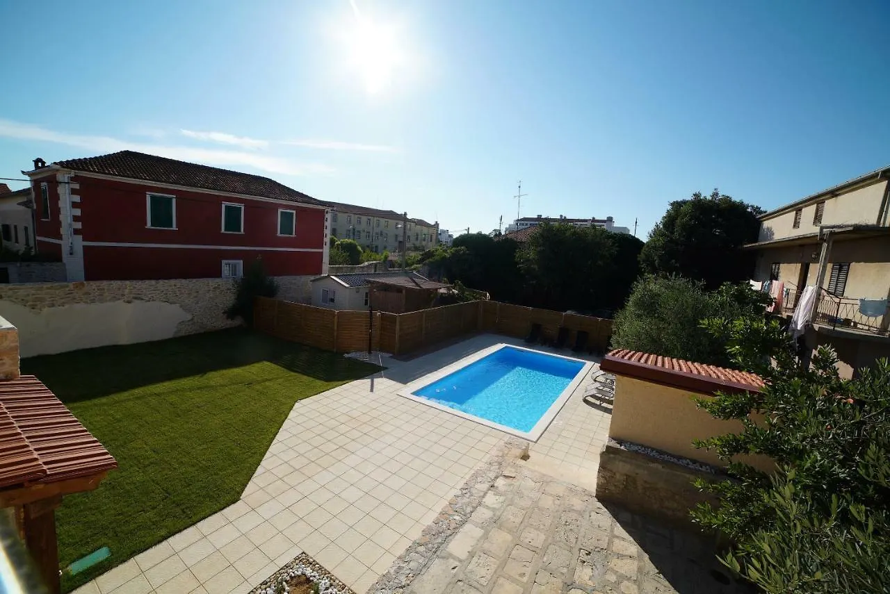 Villa Korona Apartments Zadar 0*,